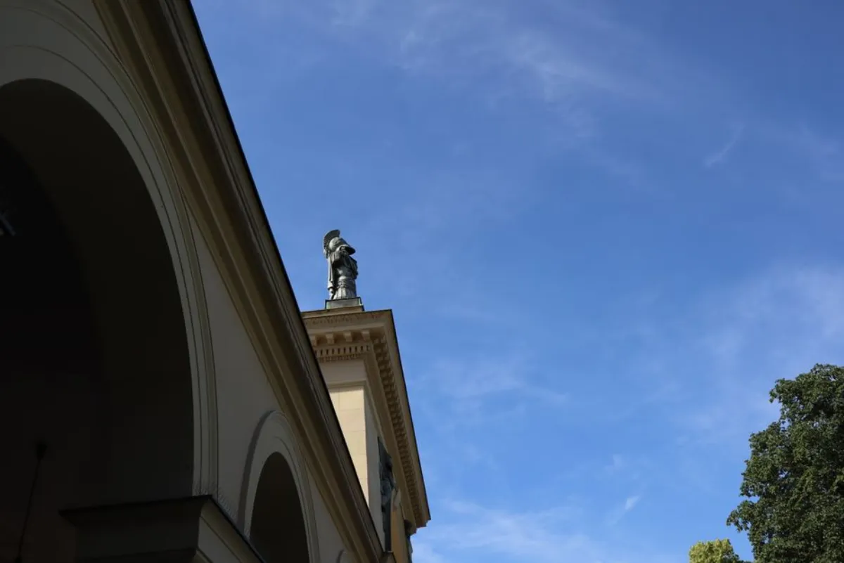 tyrant statue